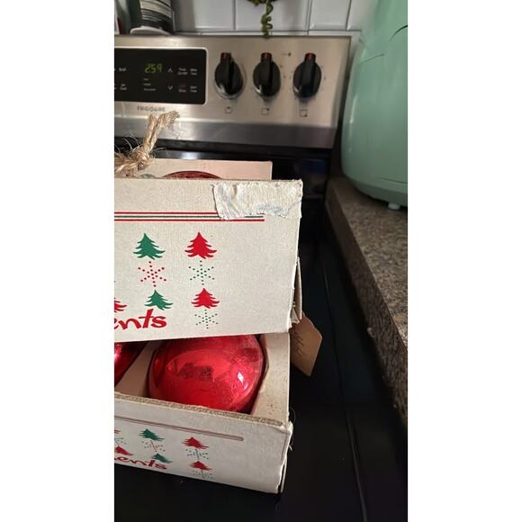 (1) vintage Shiny Brite Sleeve of 5 red ornaments - Picture 4 of 4